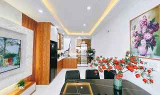 Bán nhà Trương Định 5 Tầng Thang Máy Mới Kính Koong 42m Nhỉnh 8 Tỷ