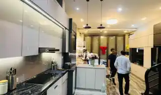 KHU VÍP - TRUNG KÍNH – Ô TÔ ĐỖ CỬA – 2 MẶT THOÁNG VĨNH VIỄN