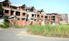 HoREA đề xuất phương án 'giải cứu' bất động sản trùm mền